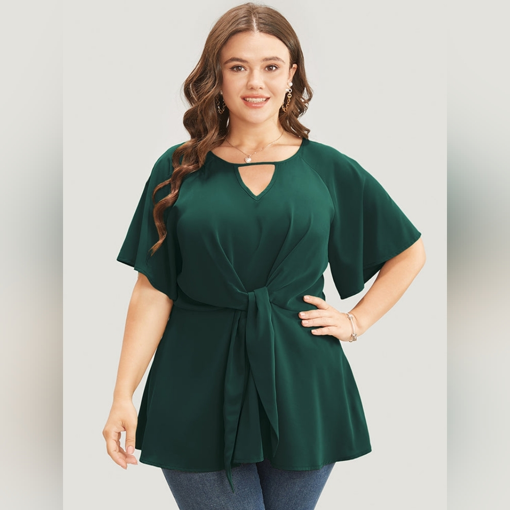 NWT Bloomchic Keyhole Front Knotted Blouse